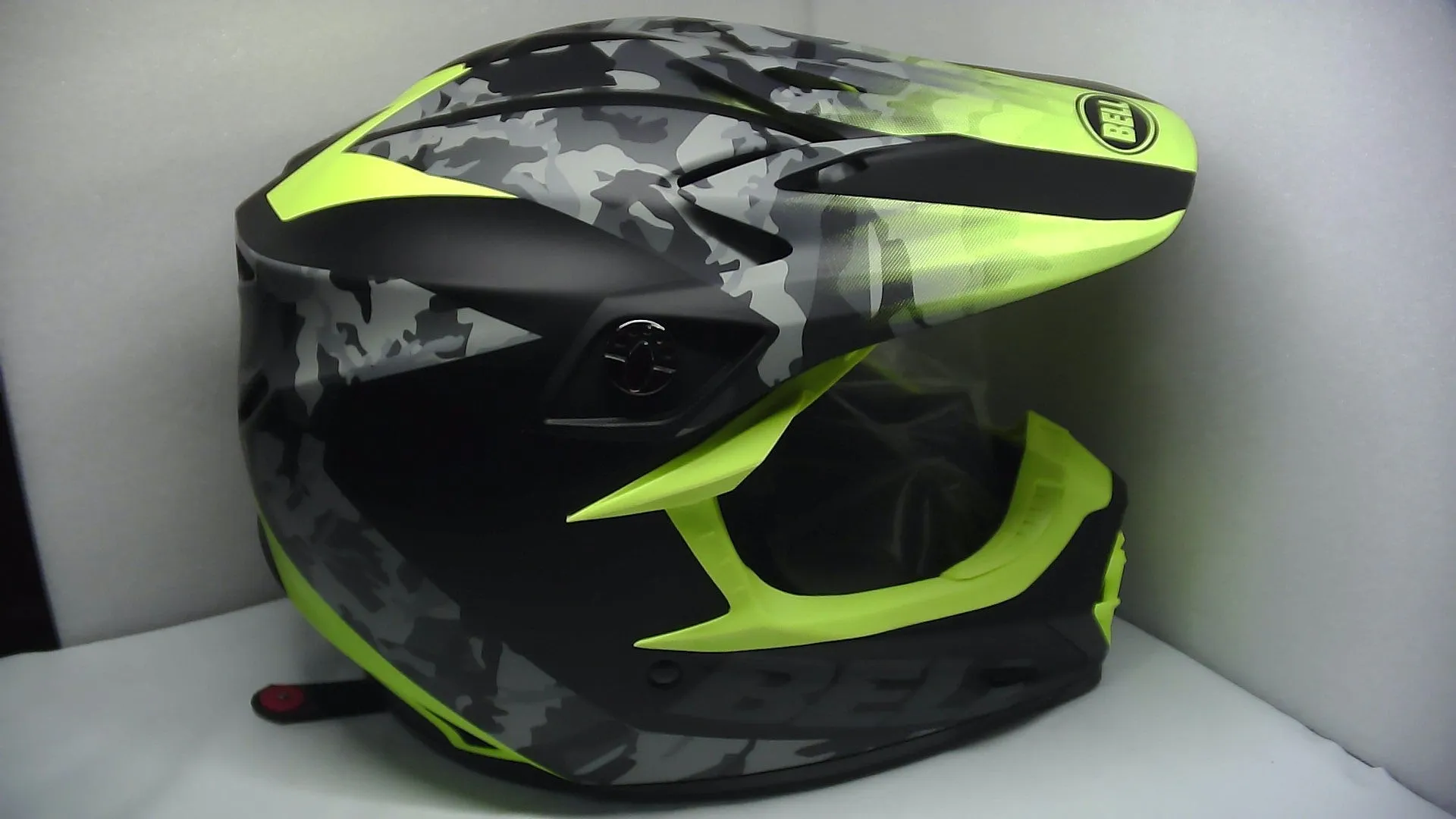 Bell Moto-9 MIPS Helmets - Venom Matte Black Camo/Hi-Viz Yellow - X-Large (Without Original Box)